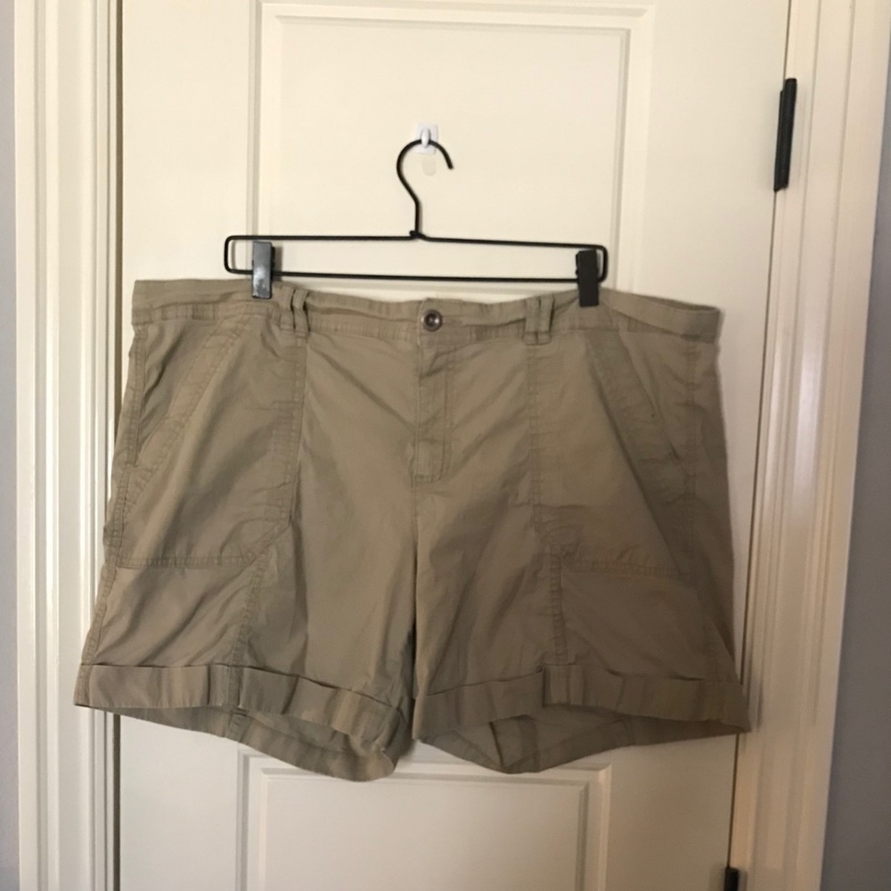 Women’s khaki Shorts